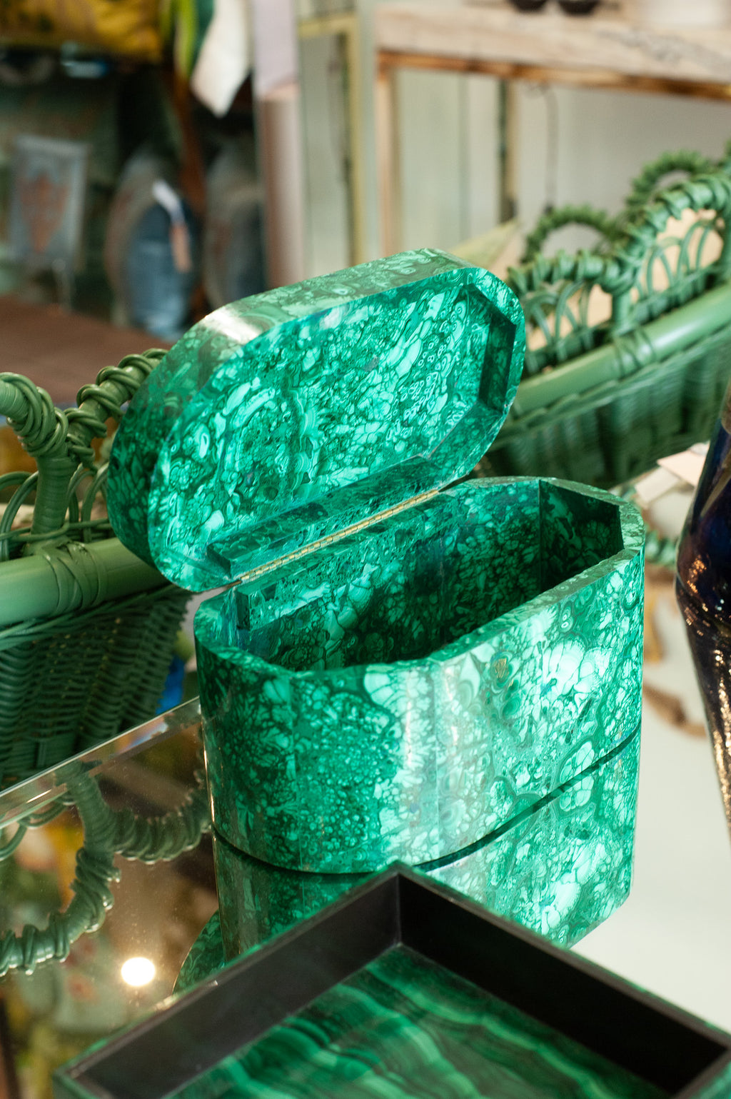 CONTEMPORARY LARGE GREEN OVAL MALACHITE STONE BOX WITH HINGED LID