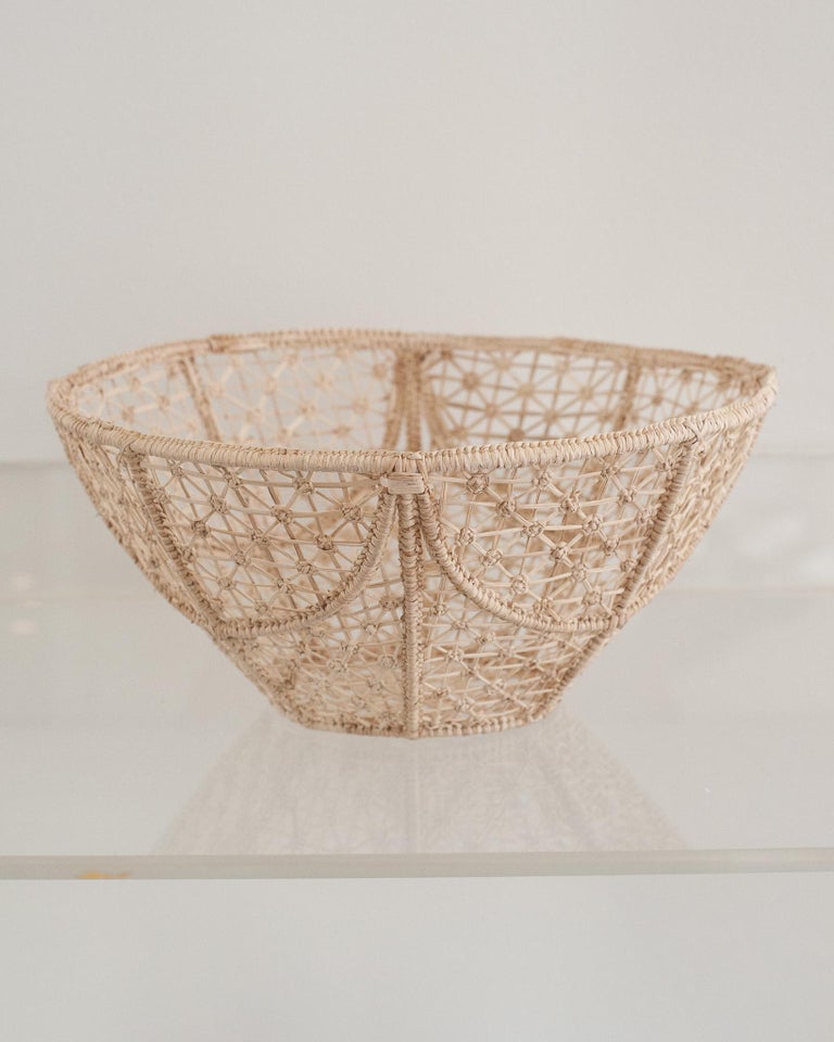 CONTEMPORARY ROUND HANDWOVEN RATTAN BOWL WITH KNOTS
