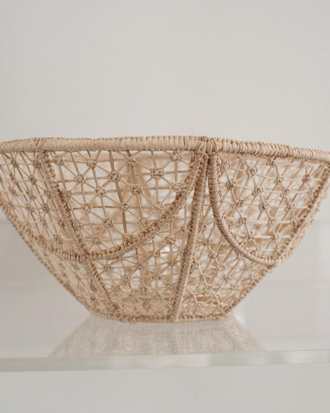 CONTEMPORARY ROUND HANDWOVEN RATTAN BOWL WITH KNOTS