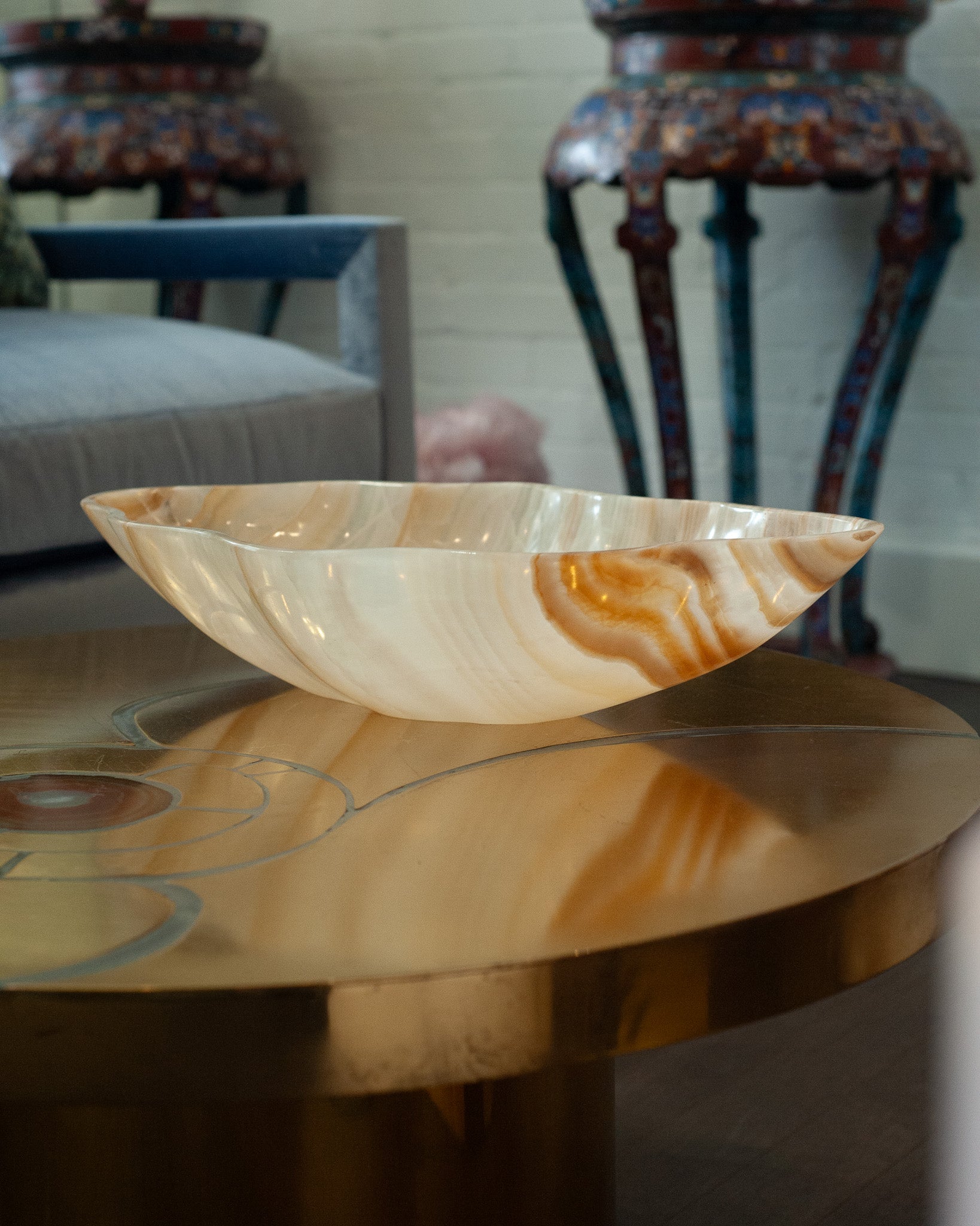 CONTEMPORARY FREEFORM HAND CARVED BANDED ONYX BOWL WITH GOLDEN STRIPES