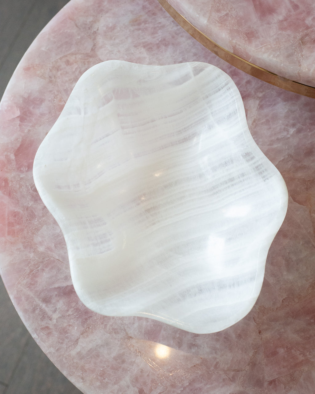 CONTEMPORARY SMALL FREEFORM HAND CARVED BANDED ONYX BOWL