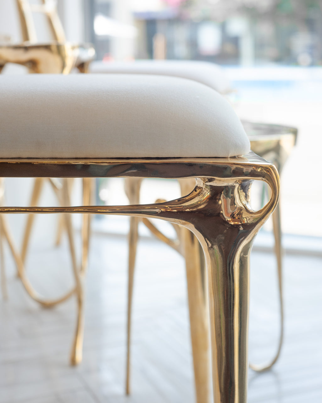 CONTEMPORARY POLISHED CAST BRASS CHAIR WITH UPHOLSTERED CALICO SEAT