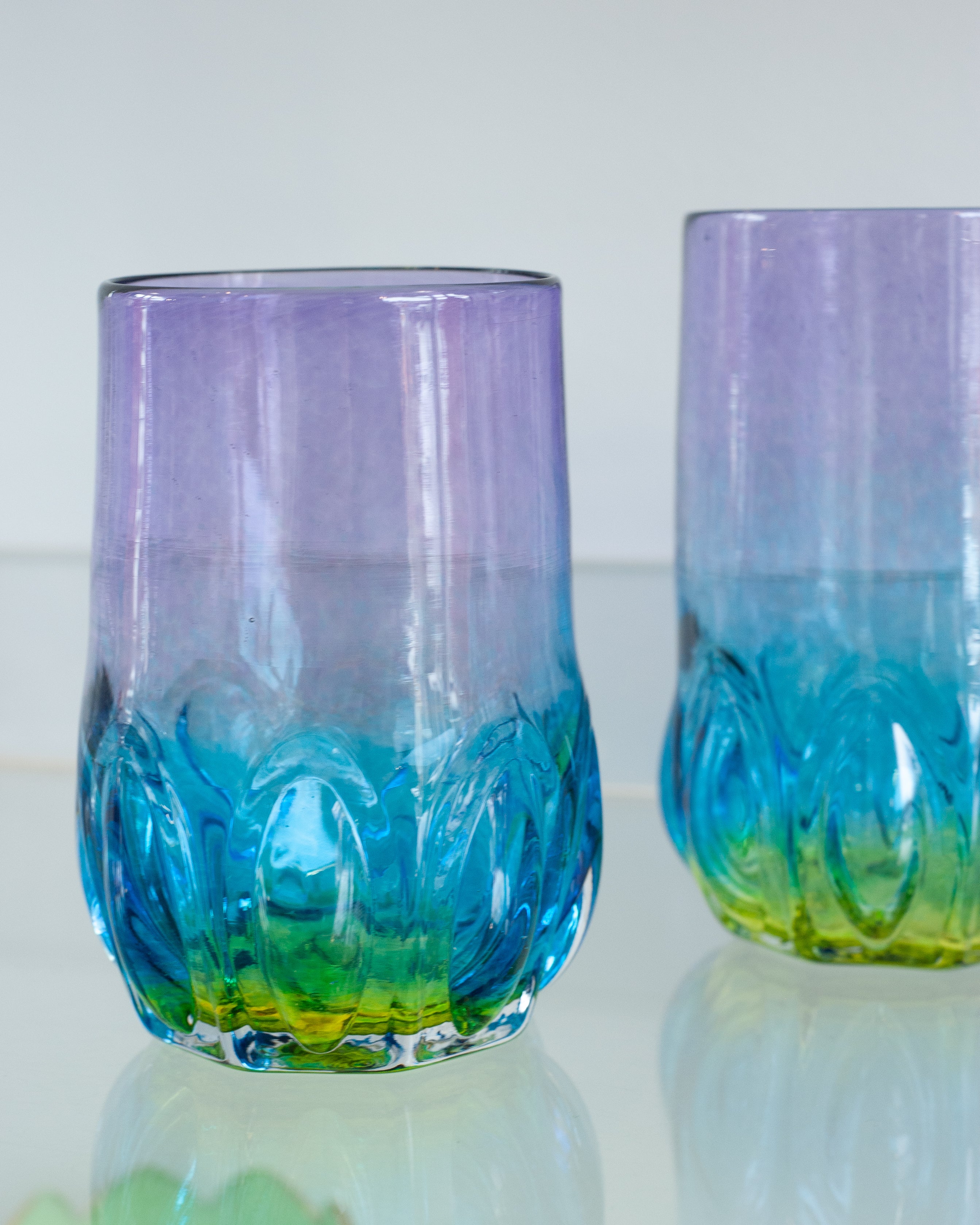 CONTEMPORARY SET OF FOUR MULTICOLOUR HANDBLOWN GLASS TUMBLERS