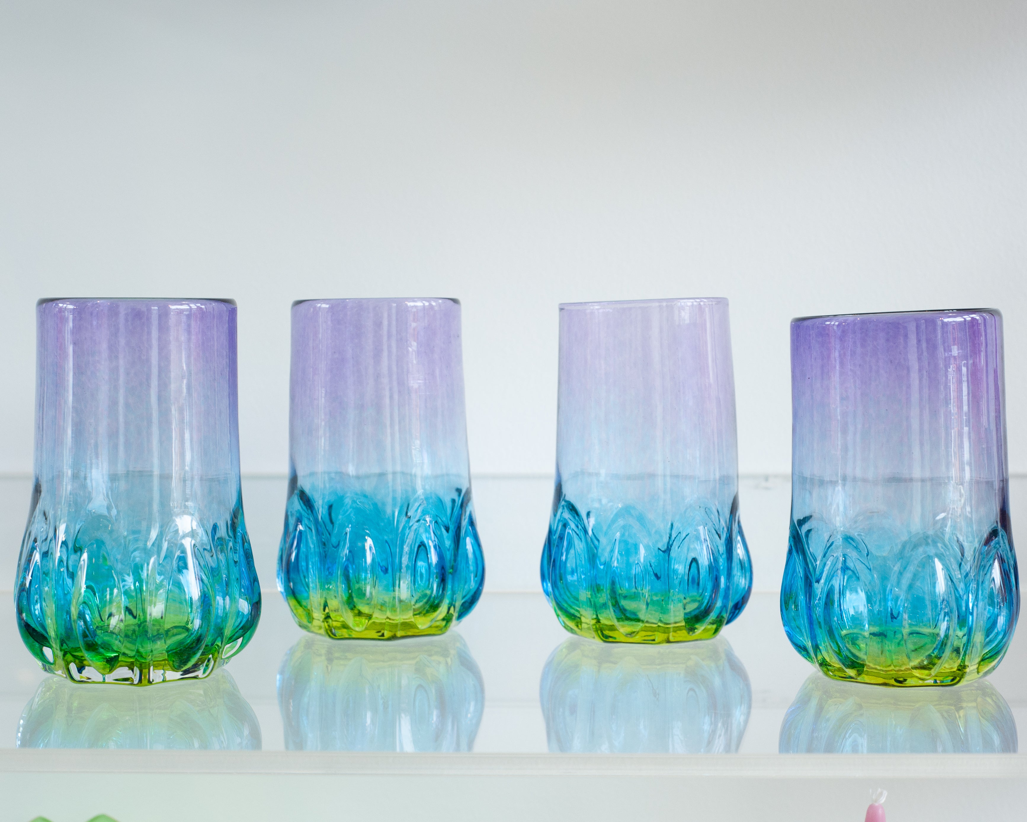 CONTEMPORARY SET OF FOUR MULTICOLOUR HANDBLOWN GLASS TUMBLERS
