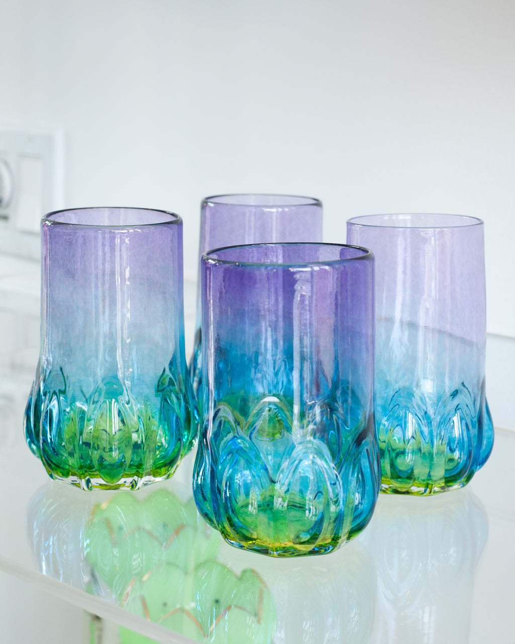 CONTEMPORARY SET OF FOUR MULTICOLOUR HANDBLOWN GLASS TUMBLERS