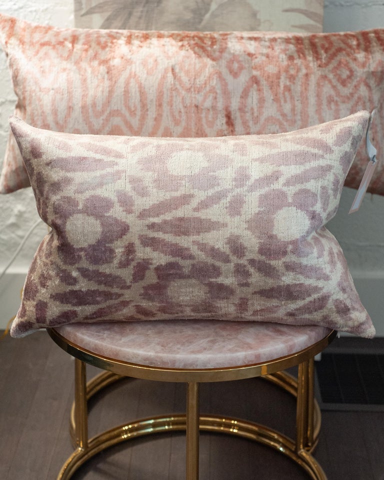 CONTEMPORARY LILAC AND SILVER SILK VELVET PILLOW WITH FLORAL MOTIF