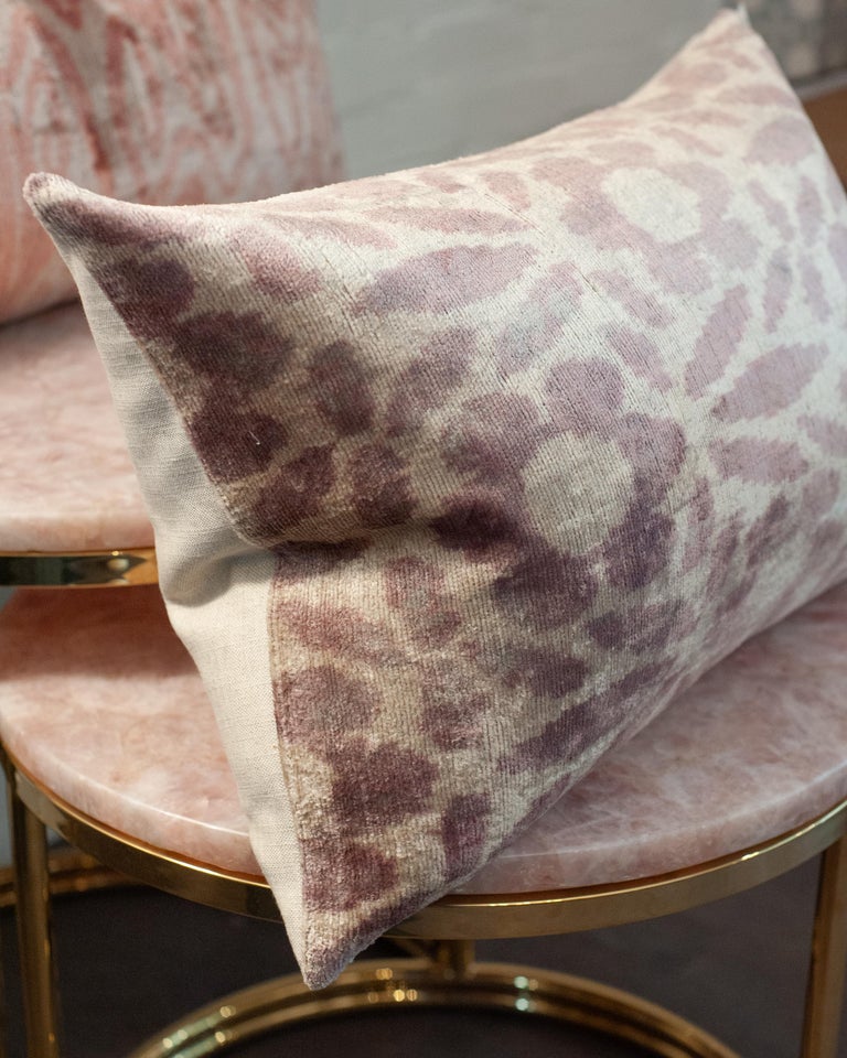 CONTEMPORARY LILAC AND SILVER SILK VELVET PILLOW WITH FLORAL MOTIF