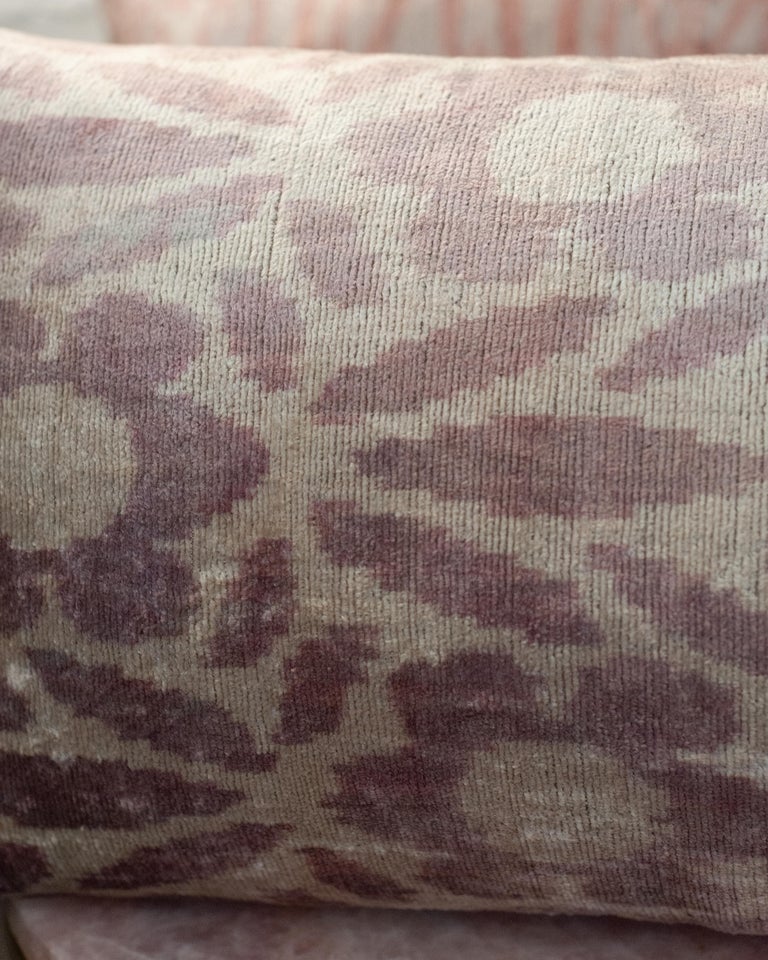 CONTEMPORARY LILAC AND SILVER SILK VELVET PILLOW WITH FLORAL MOTIF