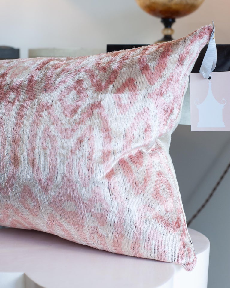 CONTEMPORARY GRAND SCALE SOFT PINK AND SILVER SILK VELVET PILLOW