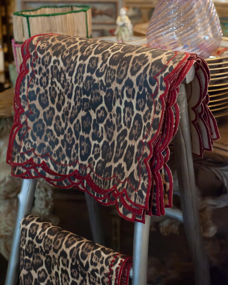 CONTEMPORARY SET OF 6 LEOPARD LINEN PLACEMATS WITH EMBROIDERED SCALLOPED EDGE