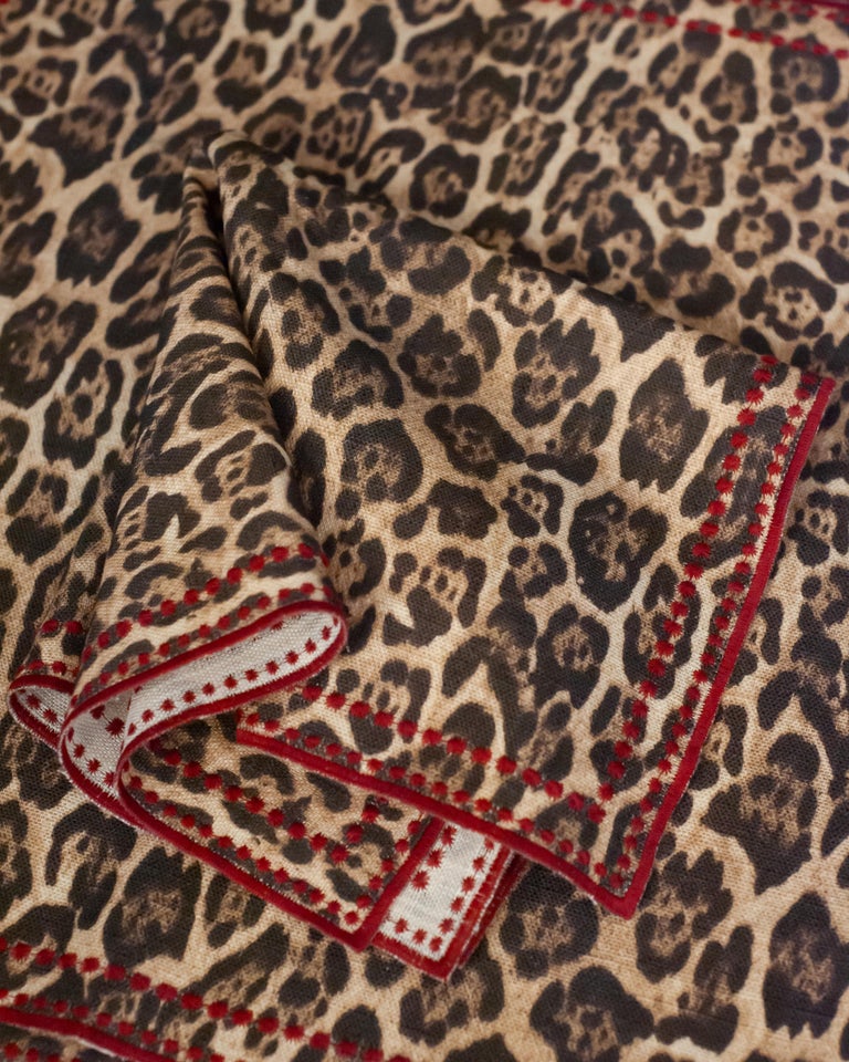 CONTEMPORARY SET OF 6 LEOPARD LINEN NAPKINS WITH EMBROIDERED EDGE