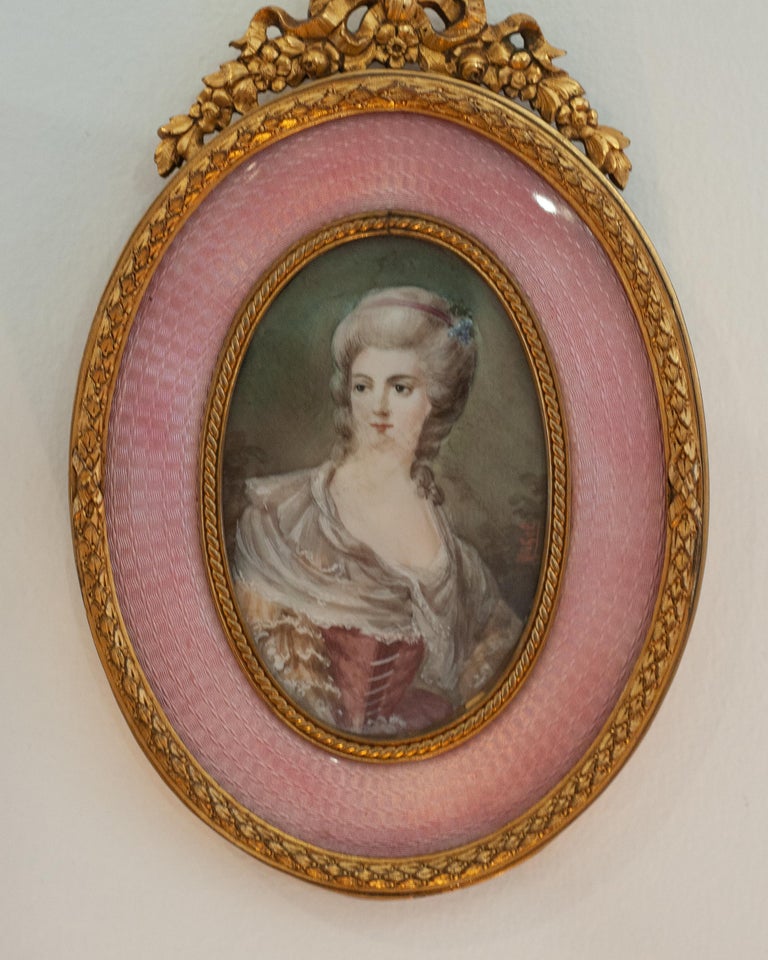 ANTIQUE MINIATURE PORTRAIT OF A NOBLEWOMAN IN GUILLOCHÉ ENAMEL FRAME