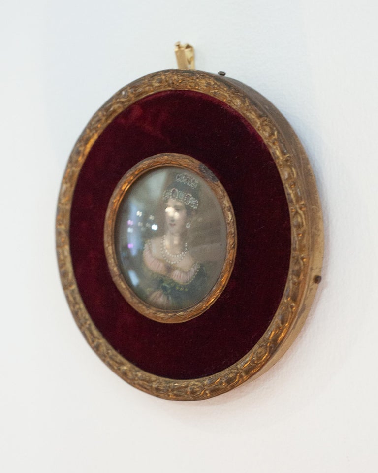 ANTIQUE MINIATURE PORTRAIT OF A NOBLEWOMAN IN BRONZE MOUNT FRAME