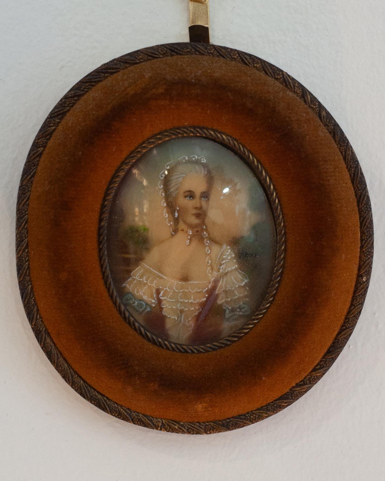 ANTIQUE MINIATURE PORTRAIT OF A NOBLEWOMAN IN BRONZE MOUNT FRAME