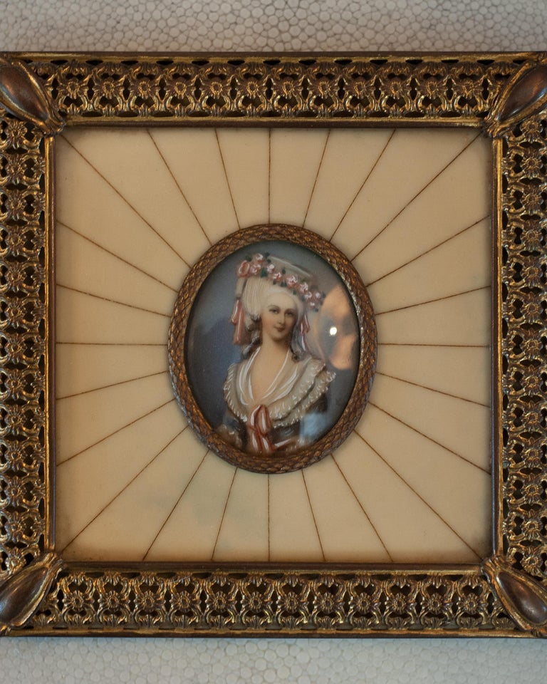ANTIQUE MINIATURE PORTRAIT OF A NOBLEWOMAN IN BRONZE MOUNT FRAME
