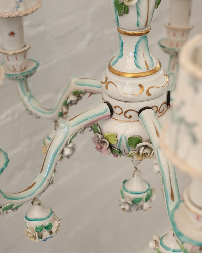 ANTIQUE MEISSEN-STYLE 5 ARM GLAZED PORCELAIN CHANDELIER WITH PORCELAIN FLORALS