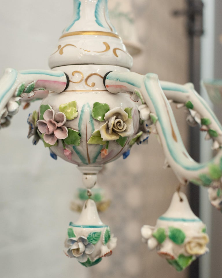 ANTIQUE MEISSEN-STYLE 5 ARM GLAZED PORCELAIN CHANDELIER WITH PORCELAIN FLORALS