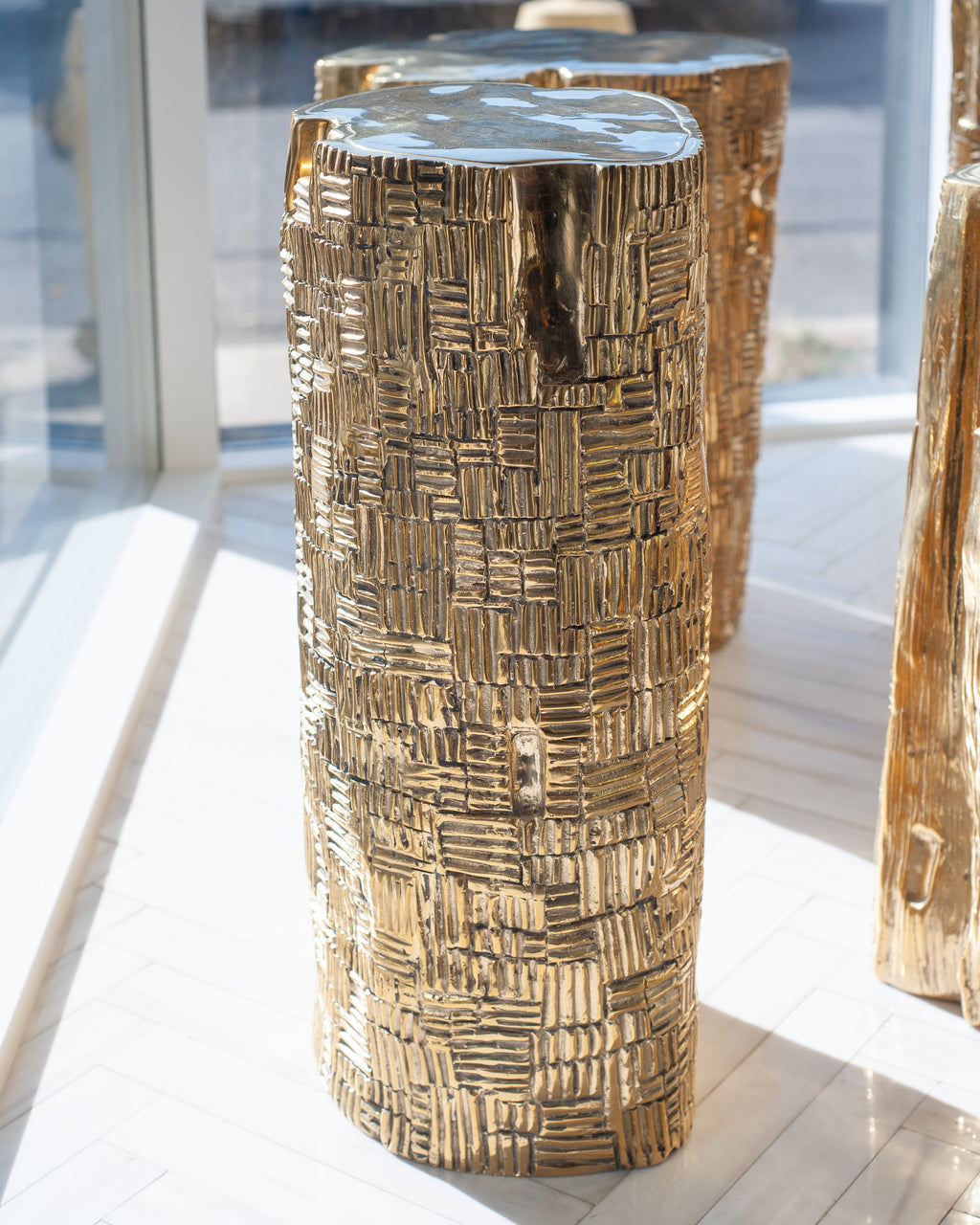 CONTEMPORARY POLISHED AND TEXTURED CAST BRASS SCULPTURAL TALL LOG TABLE