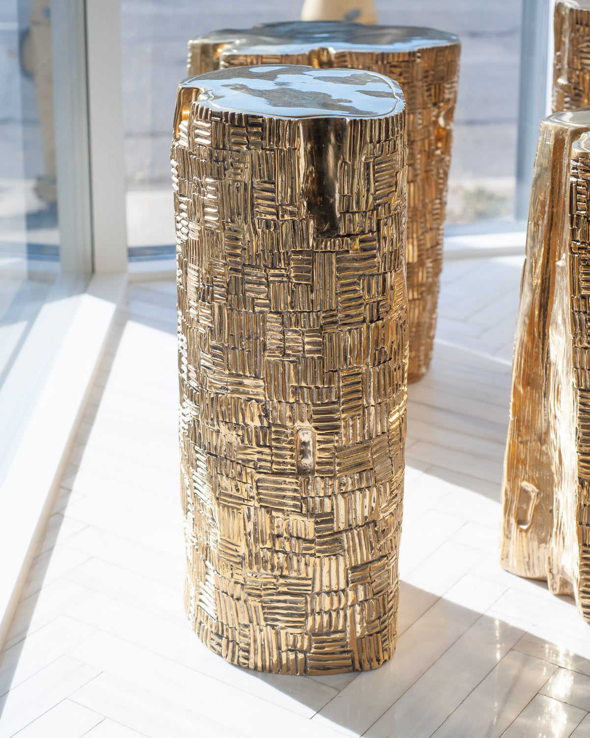 CONTEMPORARY POLISHED AND TEXTURED CAST BRASS SCULPTURAL TALL LOG TABLE