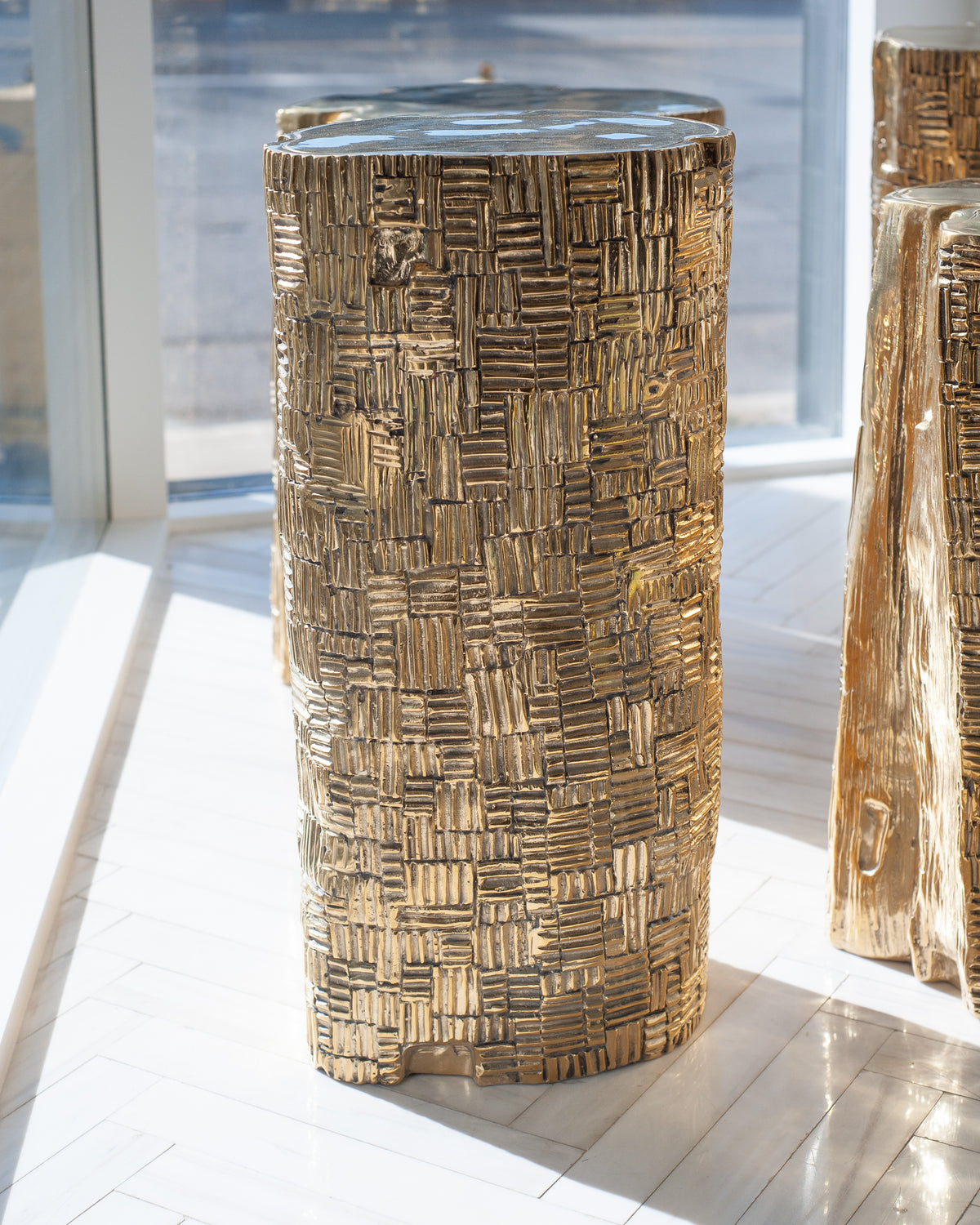 CONTEMPORARY POLISHED AND TEXTURED CAST BRASS SCULPTURAL TALL LOG TABLE