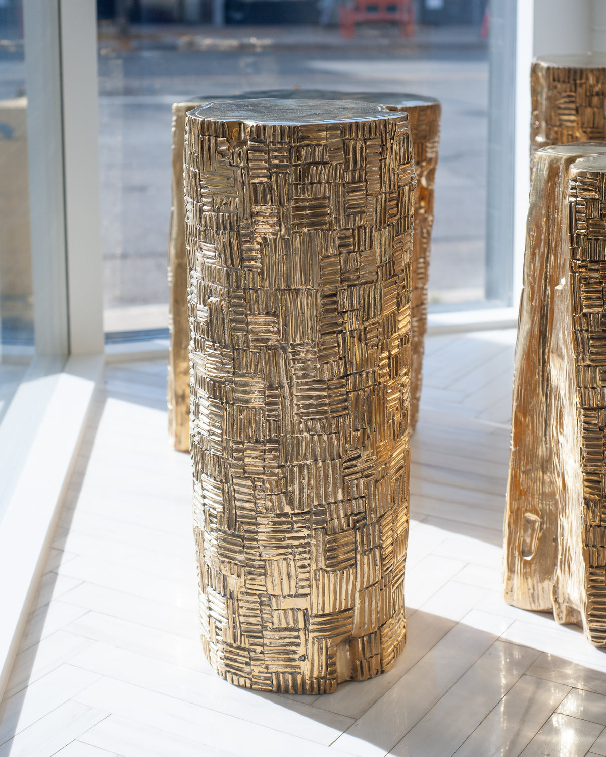 CONTEMPORARY POLISHED AND TEXTURED CAST BRASS SCULPTURAL TALL LOG TABLE