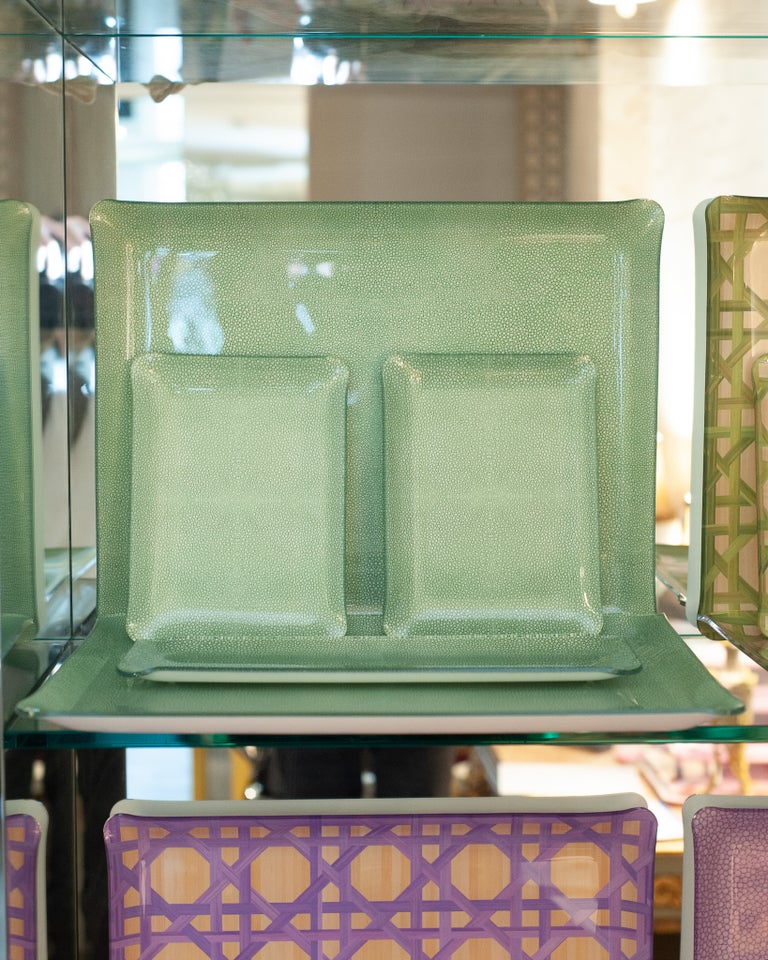 CONTEMPORARY SHAGREEN PRINT ACRYLIC SERVING TRAY IN GREEN
