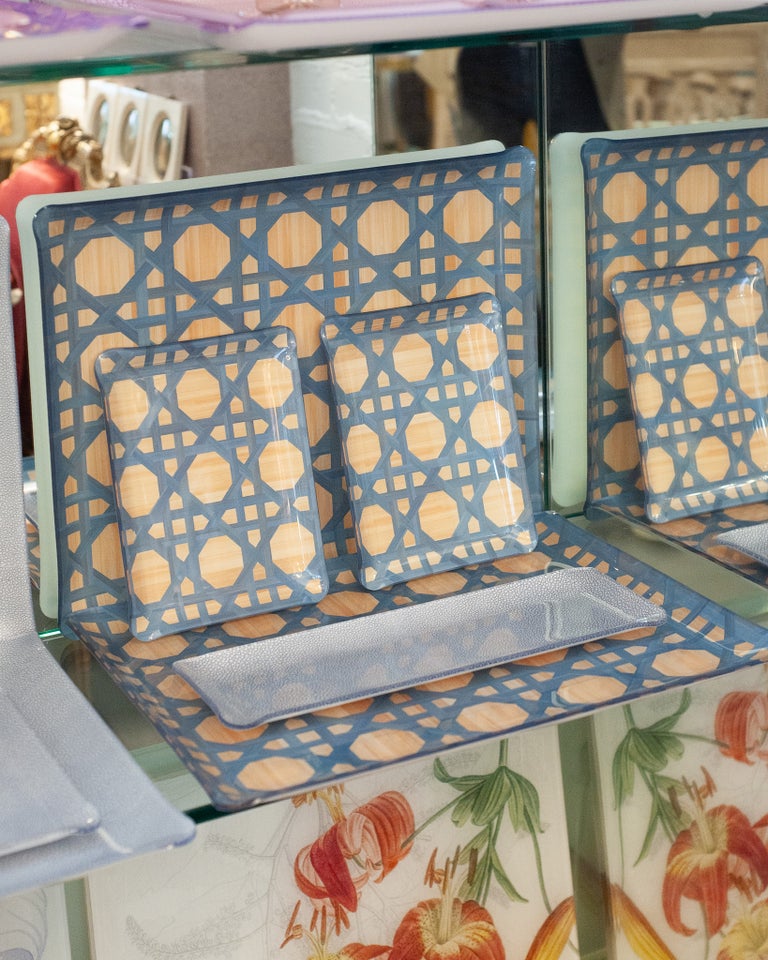 CONTEMPORARY WOVEN CANE PRINT ACRYLIC SERVING TRAY IN BLUE