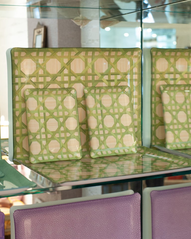 CONTEMPORARY WOVEN CANE PRINT ACRYLIC SERVING TRAY IN GREEN