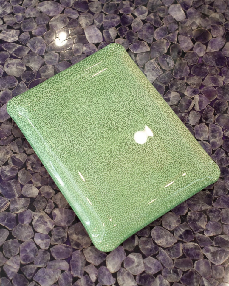 CONTEMPORARY SHAGREEN PRINT ACRYLIC SMALL TRAY IN GREEN