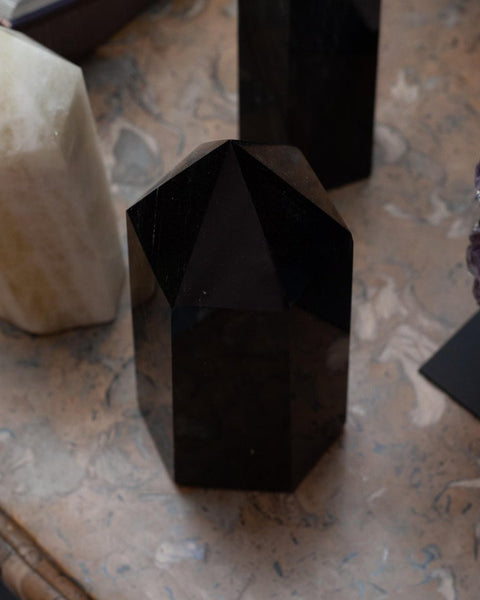 CONTEMPORARY LARGE BLACK OBSIDIAN OBELISK / CRYSTAL POINT