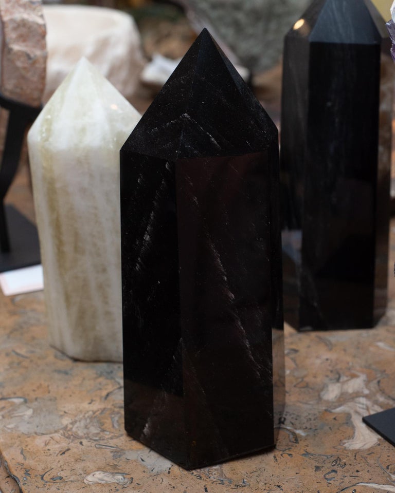 CONTEMPORARY LARGE BLACK OBSIDIAN OBELISK / CRYSTAL POINT