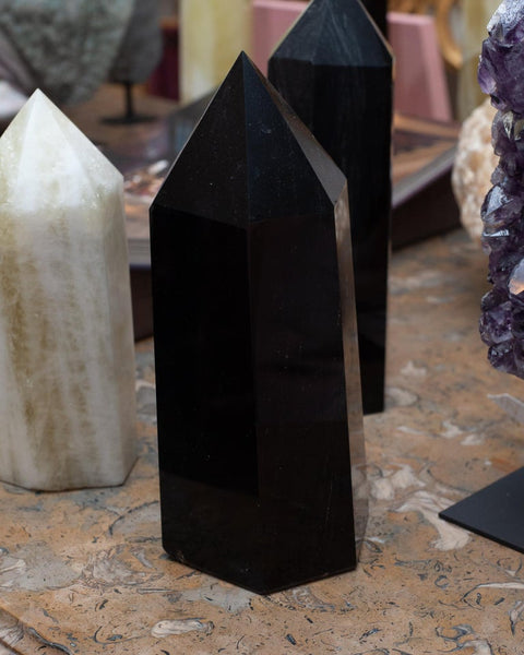 CONTEMPORARY LARGE BLACK OBSIDIAN OBELISK / CRYSTAL POINT