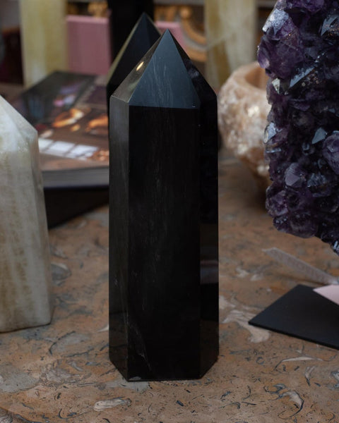 CONTEMPORARY BLACK OBSIDIAN OBELISK / CRYSTAL POINT