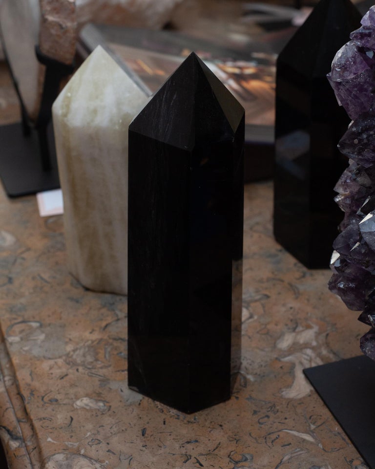 CONTEMPORARY BLACK OBSIDIAN OBELISK / CRYSTAL POINT