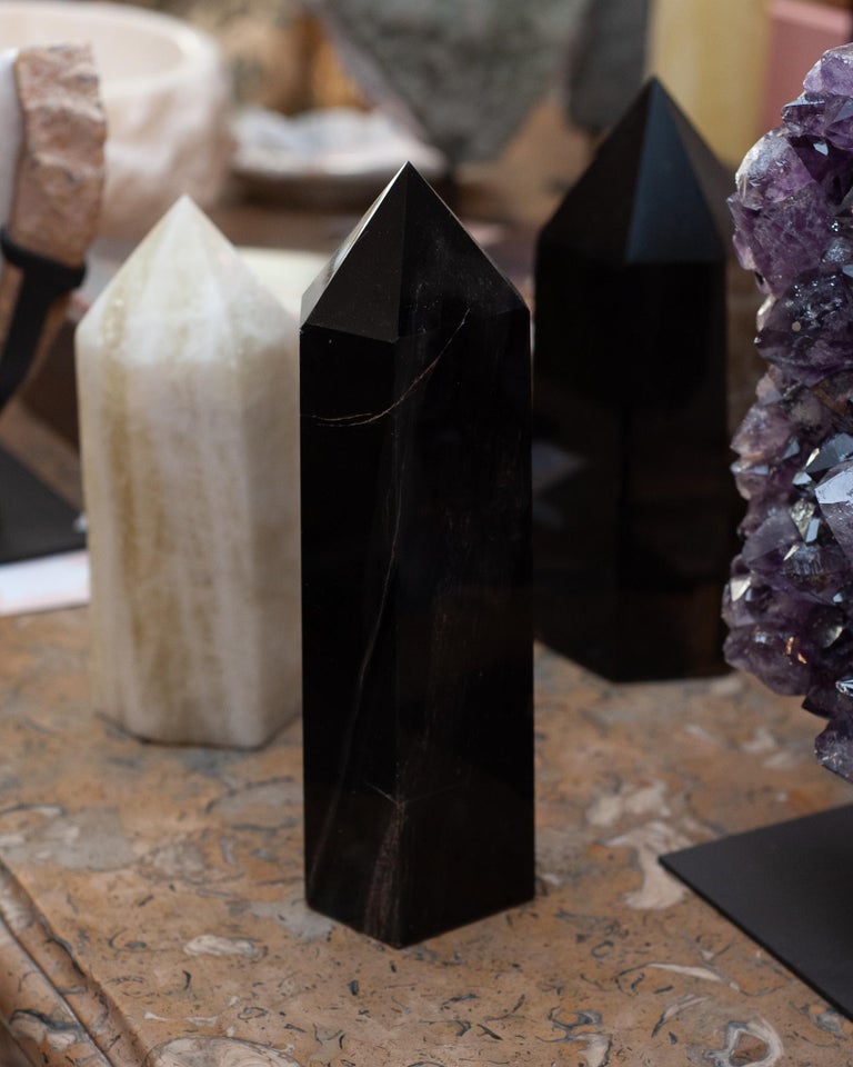 CONTEMPORARY BLACK OBSIDIAN OBELISK / CRYSTAL POINT