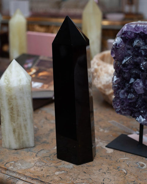 CONTEMPORARY LARGE BLACK OBSIDIAN OBELISK / CRYSTAL POINT