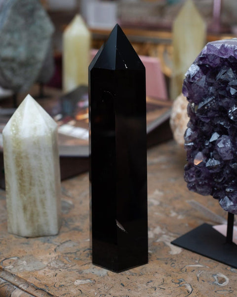 CONTEMPORARY LARGE BLACK OBSIDIAN OBELISK / CRYSTAL POINT