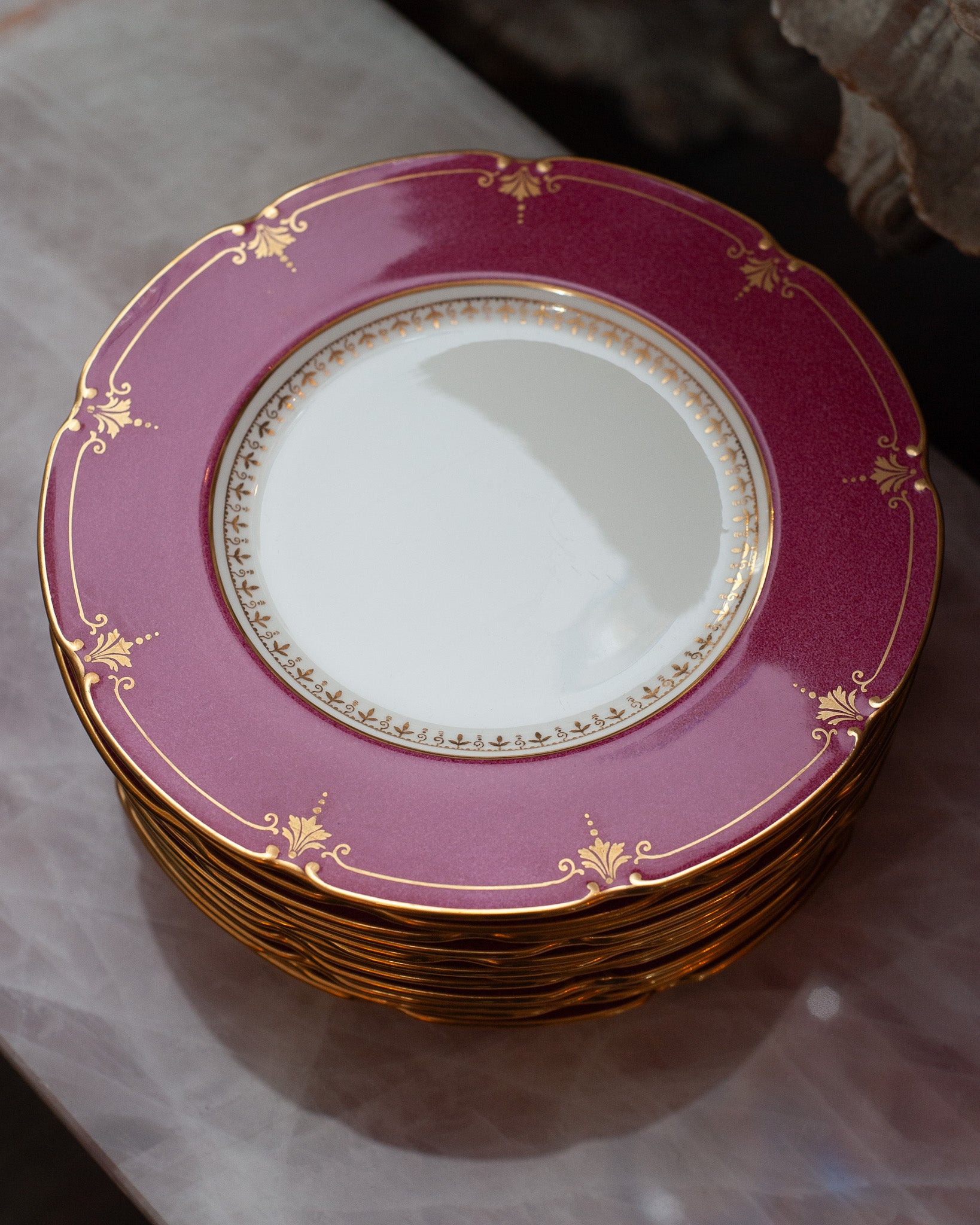 ANTIQUE SET OF 12 WEDGWOOD CRANBERRY SIDE PLATES