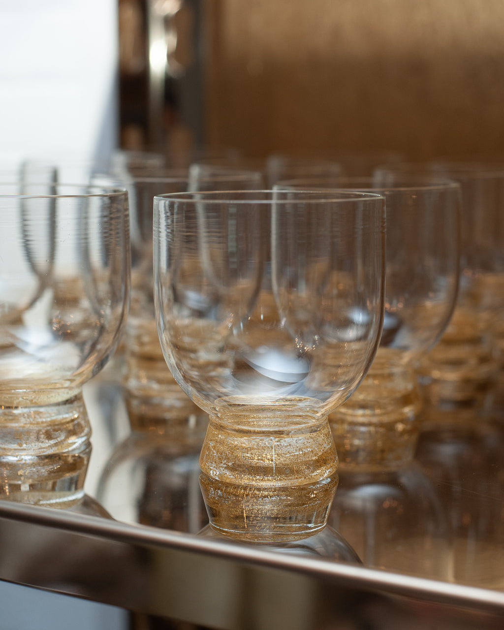 CONTEMPORARY SET OF 12 BELL SHAPED MURANO GLASS TUMBLERS WITH GOLD LEAF BASE