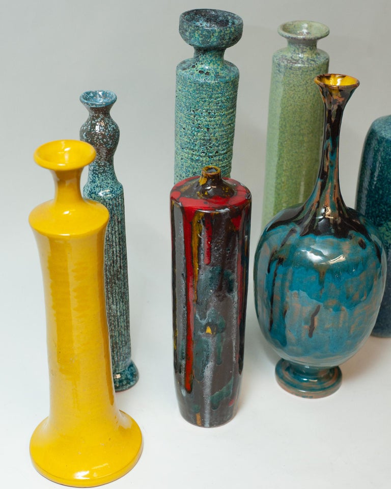CONTEMPORARY SET OF 8 ITALIAN MID CENTURY-INSPIRED GLAZED CERAMIC VASES
