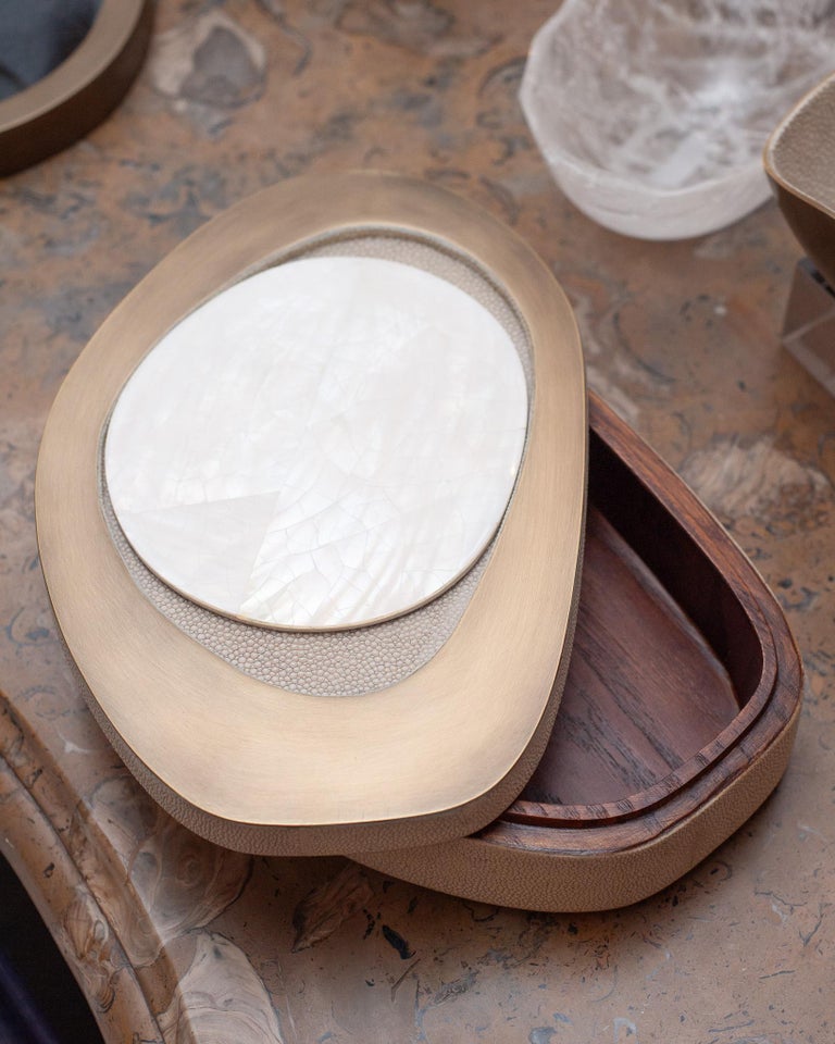 CONTEMPORARY R & Y AUGOUSTI CREME SHAGREEN BOX WITH KABIBI SHELL INLAY