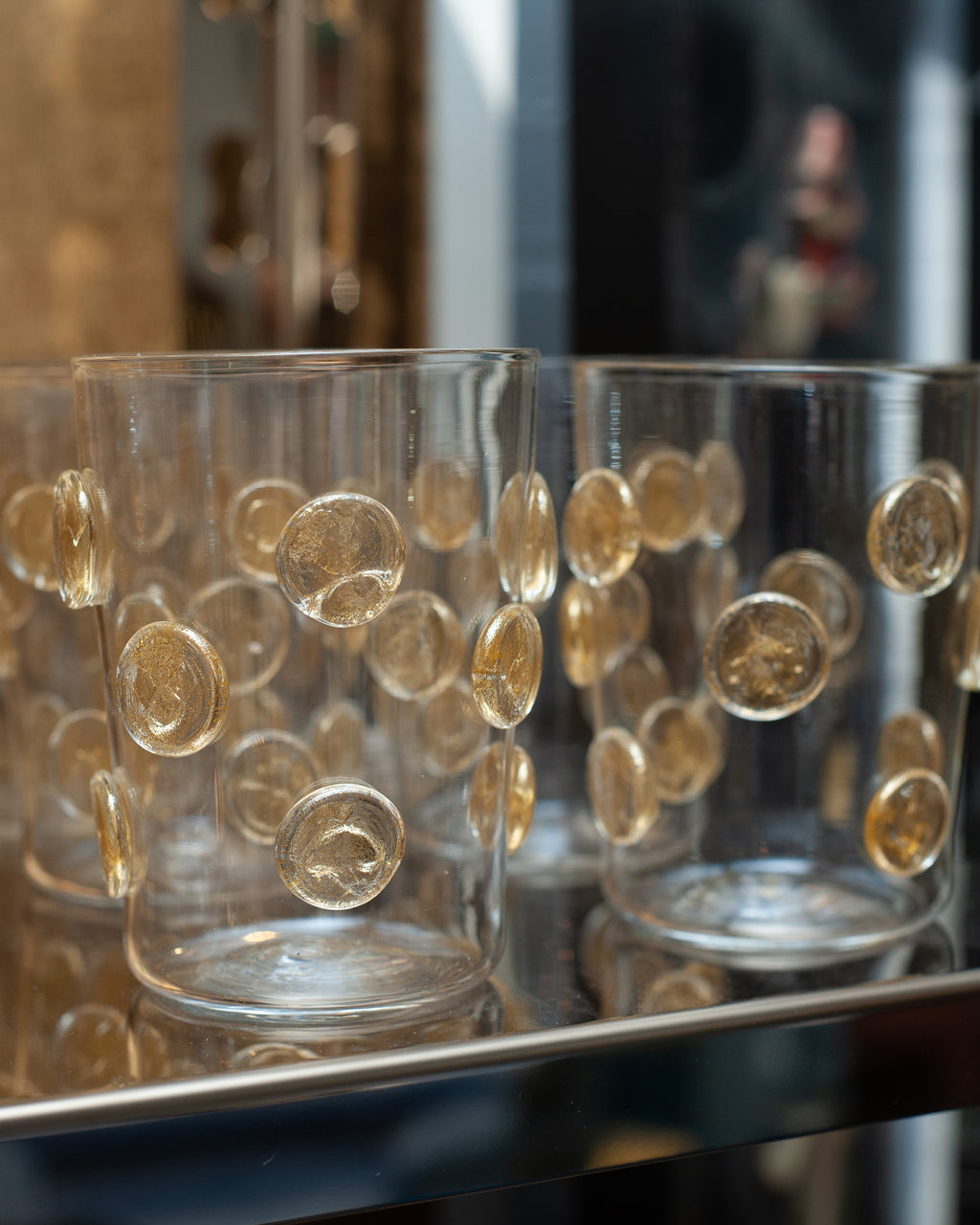 CONTEMPORARY SET OF 12 SPOTTED MURANO GLASS TUMBLERS WITH GOLD LEAF