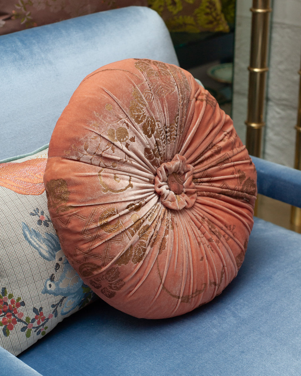 ROUND PINK & GOLD VENETIA STUDIUM VELVET PILLOW
