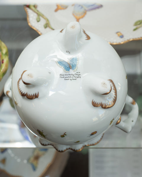 ANNA WEATHERLEY DESIGNS HAND-PAINTED FOOTED PORCELAIN CACHEPOT HANDLES