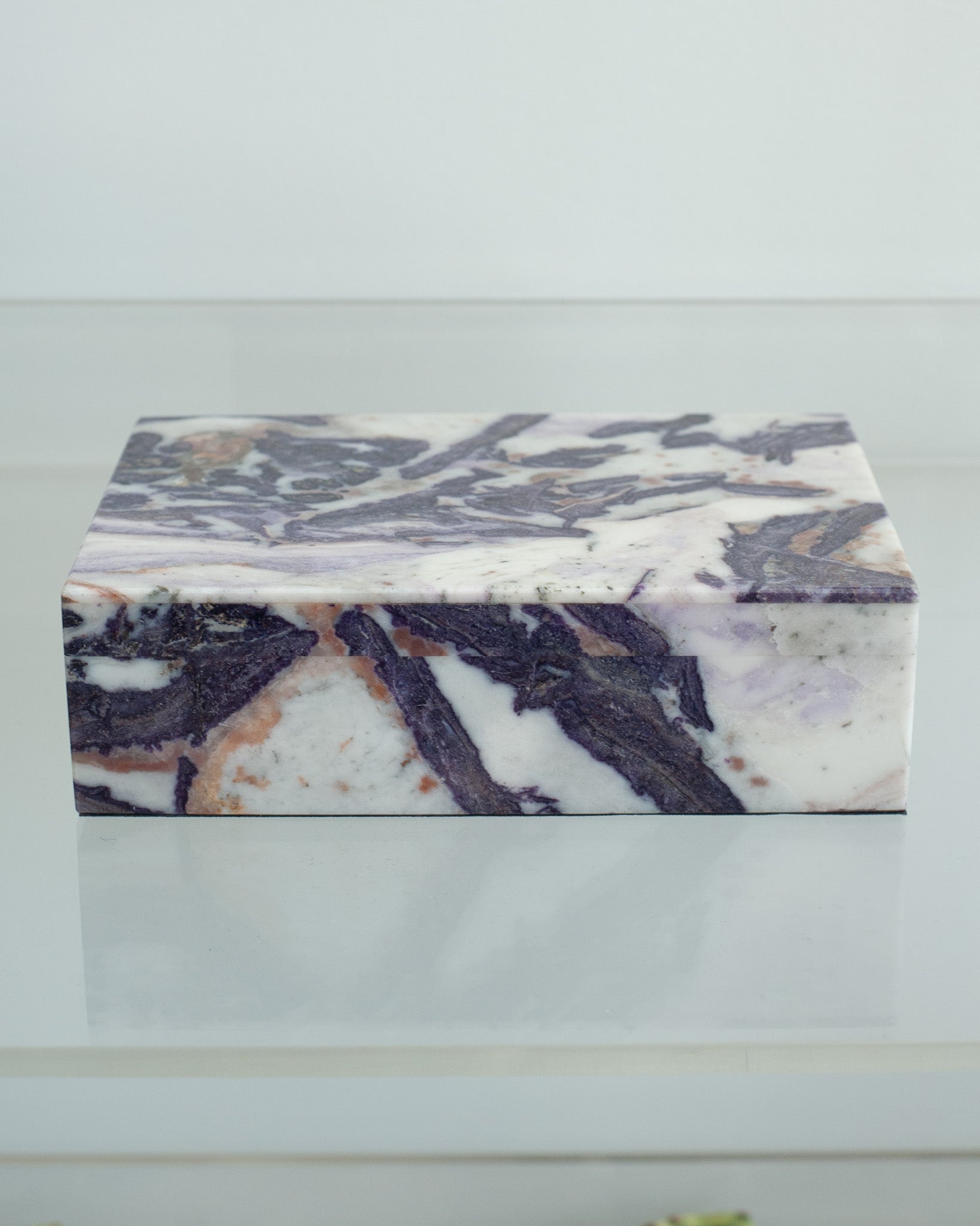 CONTEMPORARY LARGE PURPLE OPAL BOX WITH HINGED LID