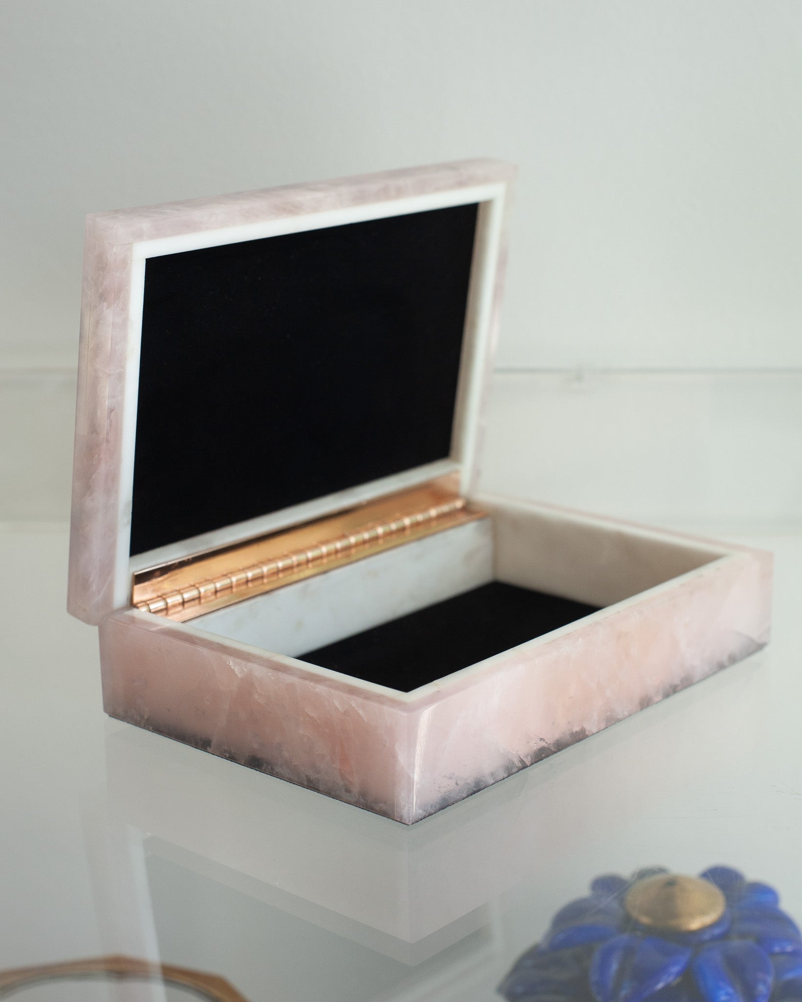 CONTEMPORARY ROSE QUARTZ BOX WITH HINGED LID
