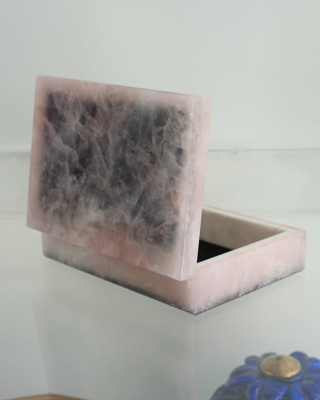 CONTEMPORARY ROSE QUARTZ BOX WITH HINGED LID