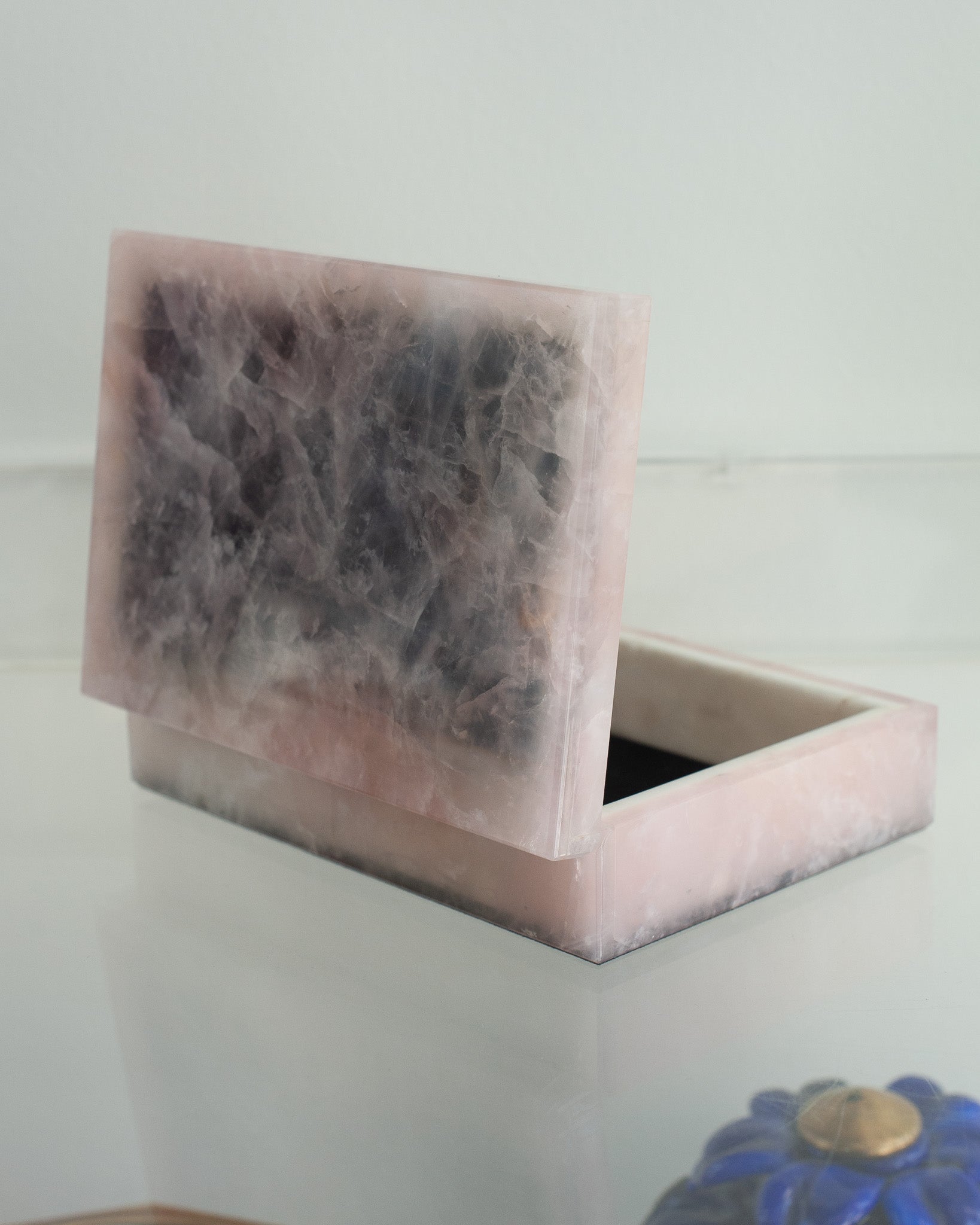 CONTEMPORARY ROSE QUARTZ BOX WITH HINGED LID