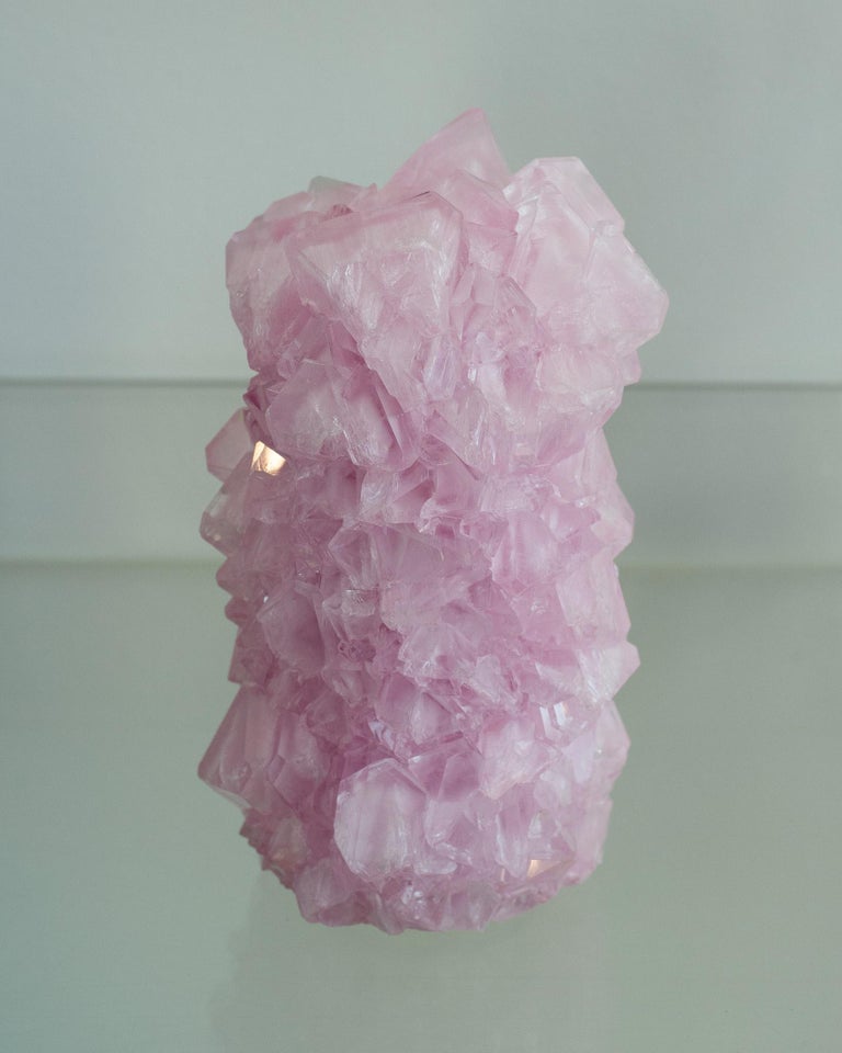 CONTEMPORARY CRYSTALLIZED VASE IN SOFT PINK BY ISAAC MONTÉ, NETHERLANDS