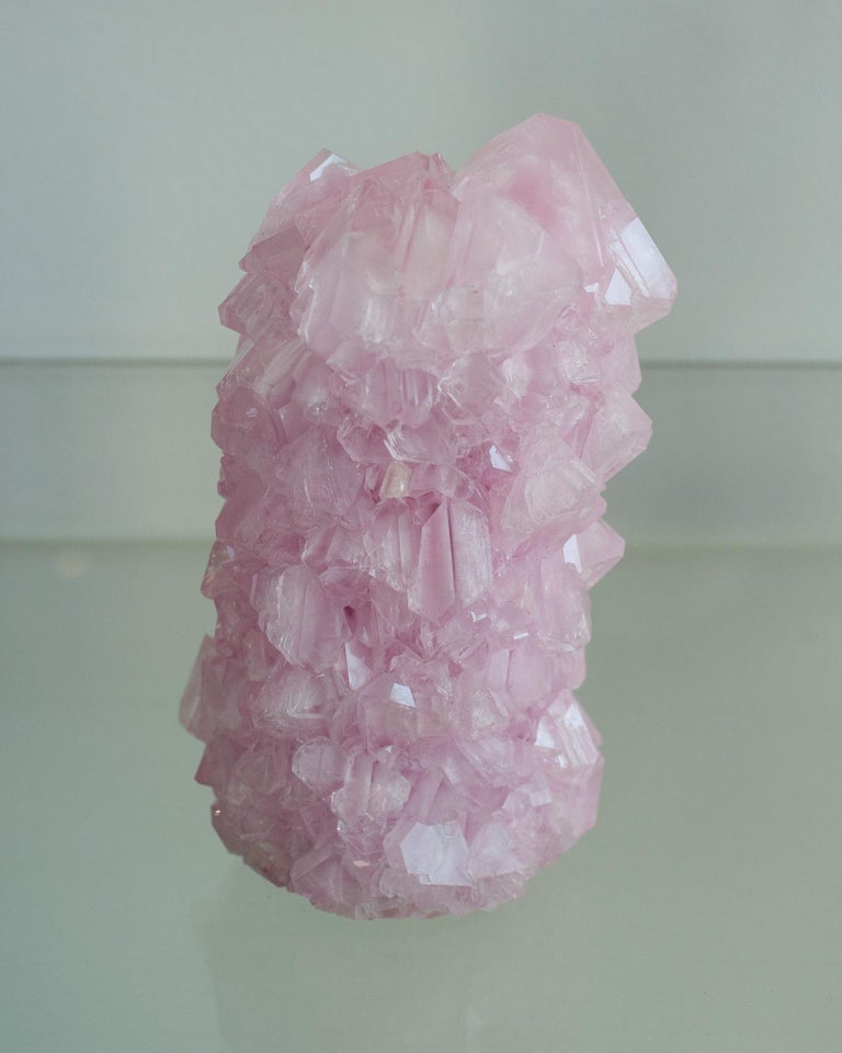 CONTEMPORARY CRYSTALLIZED VASE IN SOFT PINK BY ISAAC MONTÉ, NETHERLANDS